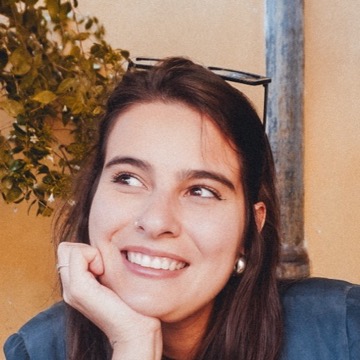 Anna Tamaio sorrindo